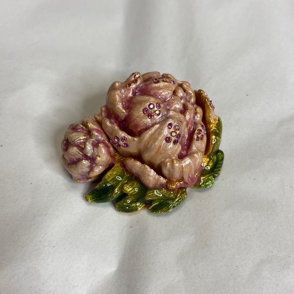 2008 Estee Lauder/JAY
STRONGWATER "ROMANTIC
BLOOM" Solid Perfume
Compact - Picture 2 of 5